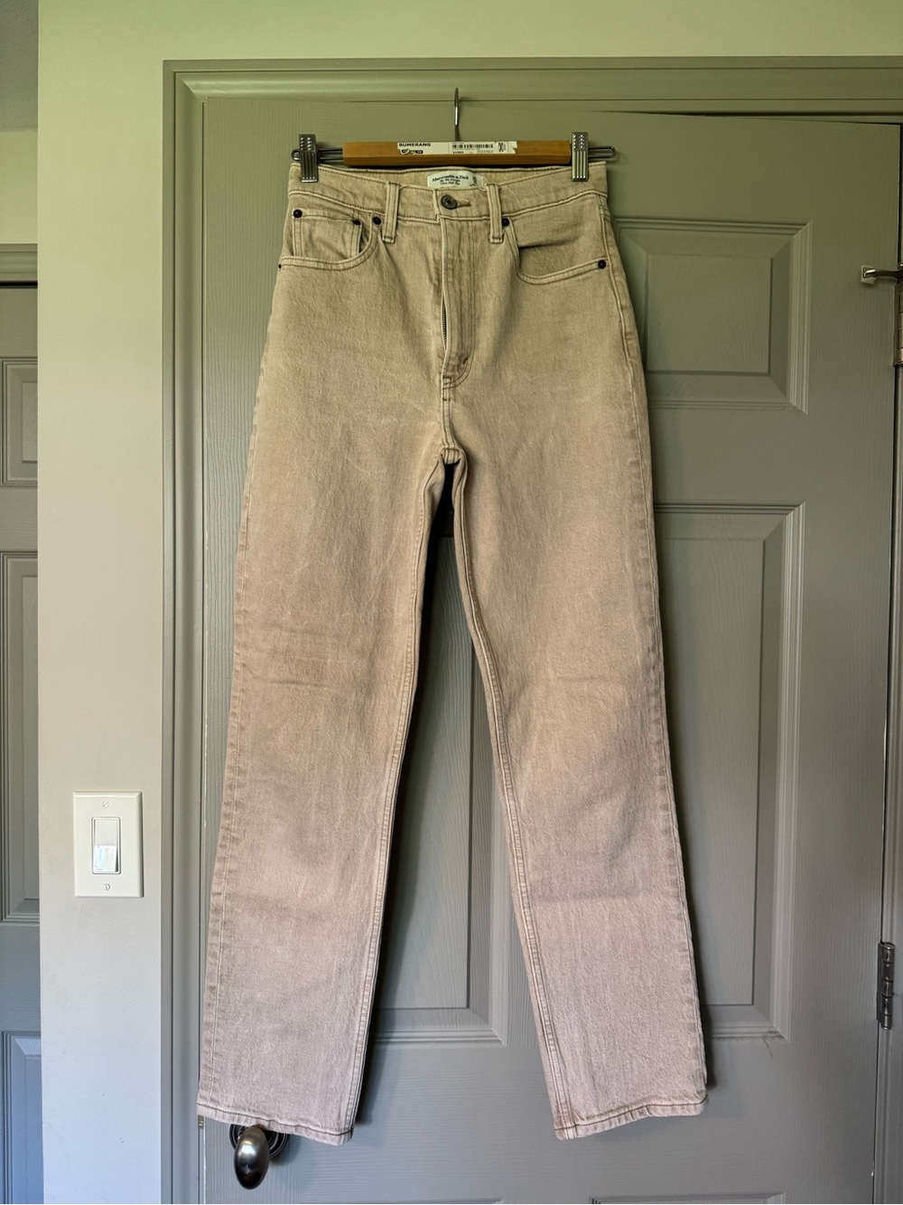 Abercrombie & Fitch Straight-Leg Jeans in Light Beige